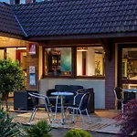 Sure By Western Lille Tourcoing Ex Garden 酒店 3*