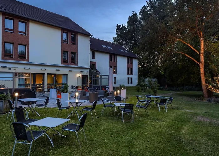 Sure By Western Lille Tourcoing Ex Garden 酒店 3*